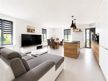 Wunderschöne, renovierte 4,5 Zimmer Wohnung, hell und ideal gelegen