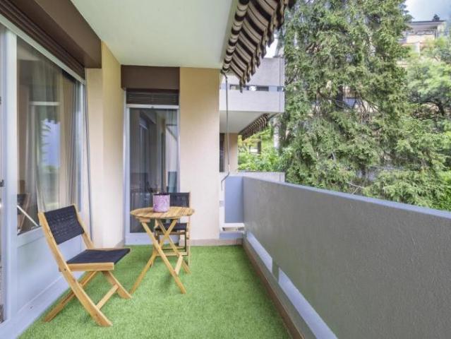 Wunderschöne renovierte 2.5 Zimmer Wohnung, nur einen Steinwurf vom See entfernt!