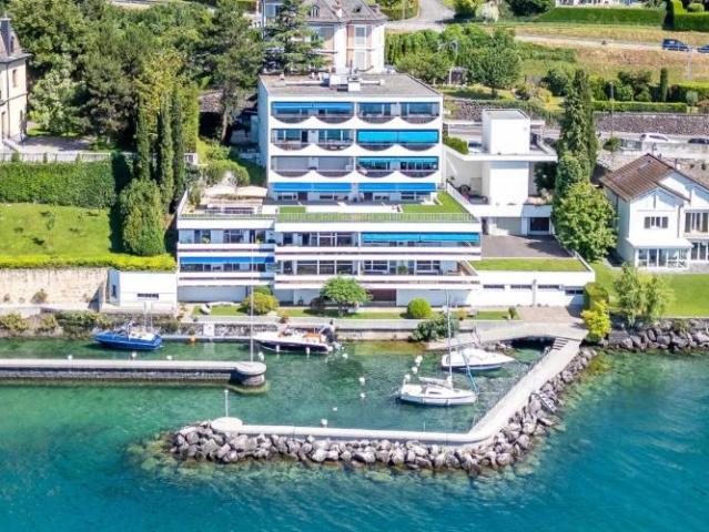 Wunderschöne renovierte Wohnung mit Liegeplatz im privaten Hafen
