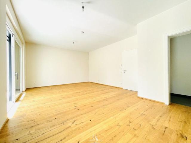 Wunderschöne ruhige und sonnige 2 Zimmer Terrassenwohnung mit Garage, Parkplatz & Lagerabteil!