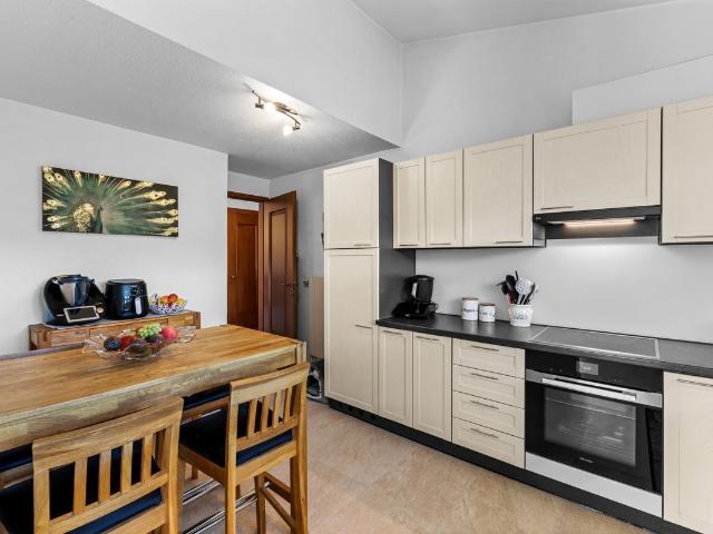 Wunderschöne Wohnung von 122 m² im obersten Stockwerk, komplett renoviert, mit 2 Parkplätzen in einer Tiefgarage