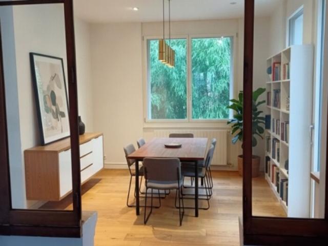 Wunderschöne Wohnung mit 3 P / 1 CHB / 1 Bad / 1 Balkon / 1 Garten / Parkplatz
