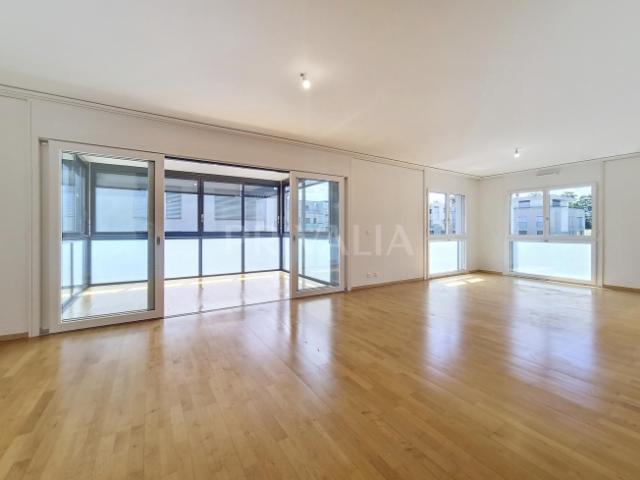 Wunderschöne Wohnung mit 6,5 Zimmern und einem Garten von 194 m²