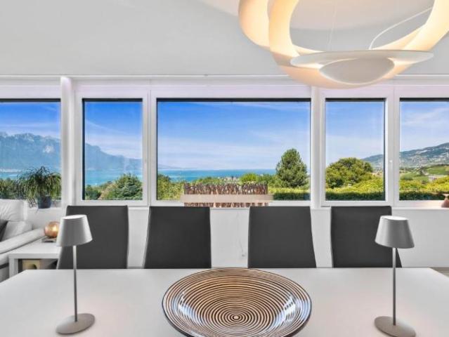 Wunderschöne Wohnung mit freiem Blick auf den La