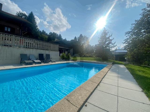 WUNDERSCHÖNE WOHNUNG MIT SWIMMINGPOOL