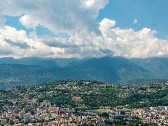 Wunderschöne Wohnung mit Terrasse und Seeblick in Lugano Aldesago
