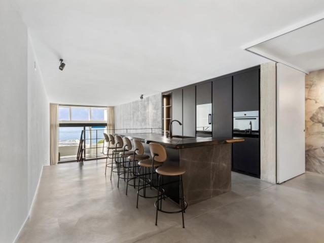 Wunderschöne Wohnung/Loft im 4. Stock mit 2,5 Zimmern, mit der Möglichkeit, 3,5 Zimmer zu je 150 m² zu bauen