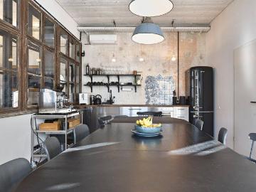 Wunderschöne Wohnung/Loft mit top Ausstattung und eigener Terrasse im Ragnarhof!