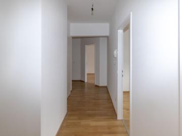 Wunderschöne, teilsanierte Dachgeschoßwohnung