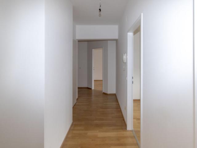 Wunderschöne, teilsanierte Dachgeschoßwohnung