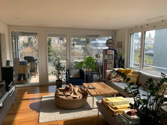 Wunderschöne und grosse 2.5 Zimmerwohnung Alles nah In der Stad.