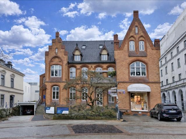 Wunderschöne Villa in der Fußgängerzone Renovierte und helle 3 Zimmer Wohnung mit Einbauküche in einer modernen Altstadtvilla