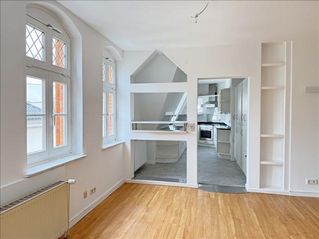 Wunderschöne Villa in der Fußgängerzone Renovierte und helle 3 Zimmer Wohnung mit Einbauküche in einer modernen Altstadtvilla