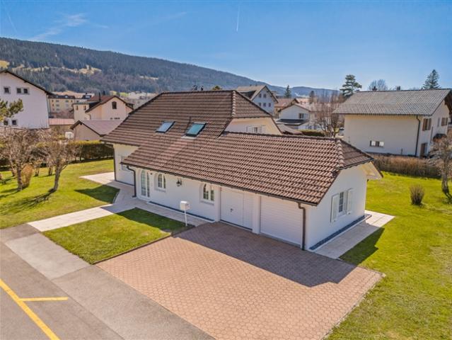 Wunderschöne Villa in einer Wohngegend