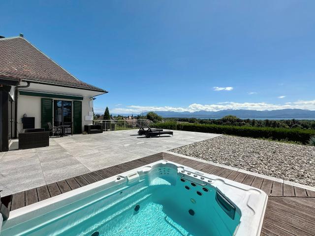 Wunderschöne Villa mit atemberaubendem Blick auf den See