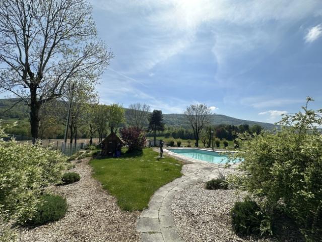 Wunderschöne Villa mit Pool auf über 4'000m2 Land