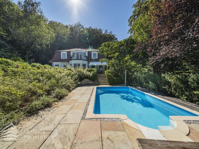 Wunderschöne Villa mit Pool und Weitläufigem Grundstück, Nähe Pressbaum