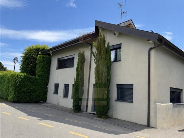 Wunderschöne zeitgenössische Villa im Herzen der Genfer Landschaft