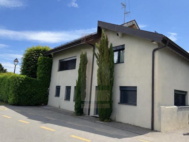 Wunderschöne zeitgenössische Villa im Herzen der Genfer Landschaft