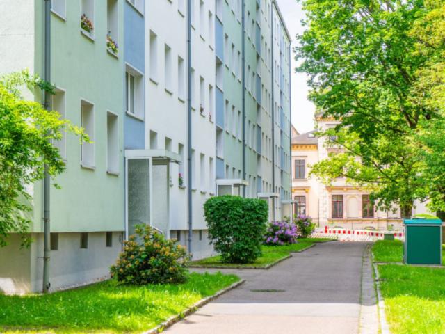 wunderschöne, zentrumsnahe 2 Raum Wohnung mit Dusche und Wanne
