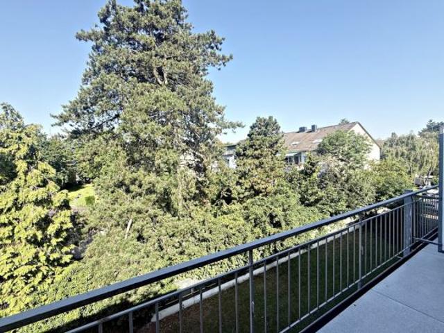 Wunderschöne Zwei Zimmerwohnung mit großem Balkon und hochwertiger Ausstattung inkl. Außenstellplatz