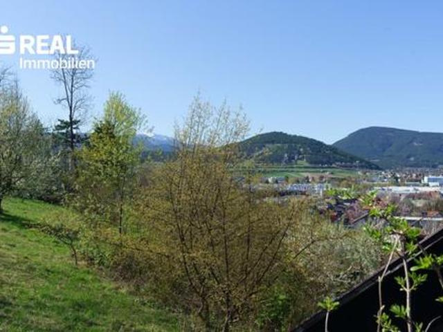 Wunderschöner Ausblick auf die umliegenden Hausberge 107m² Wohnhaus plus 100m² Stall, Scheune und Altbestand!