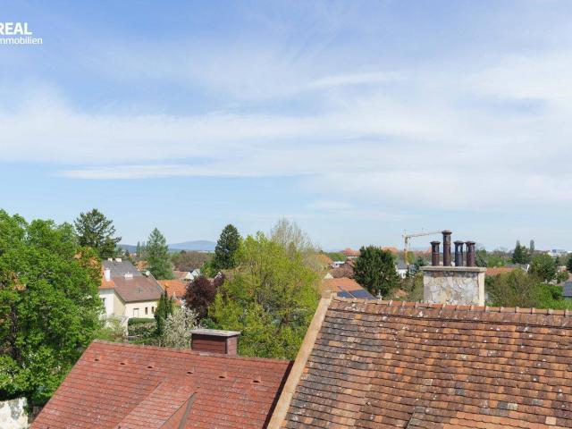 Wunderschöner Ausblick und Ruhelage DG mit 64m², 2 Zi plus Wohnküche laufend saniert!