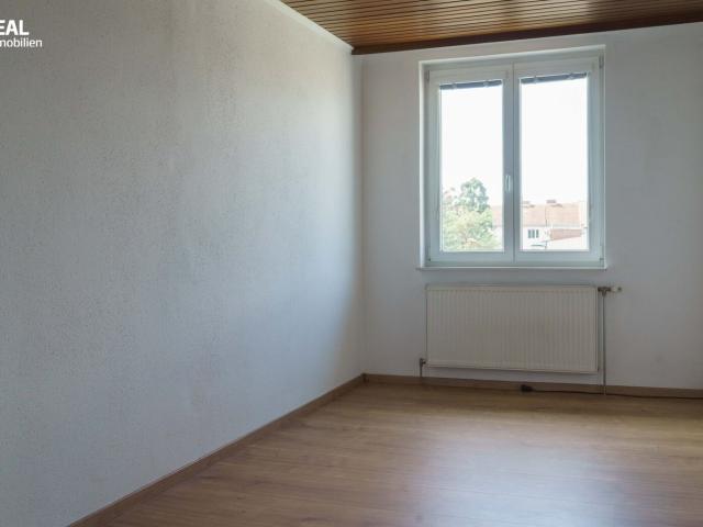 Wunderschöner Ausblick und Ruhelage DG mit 64M², 2 Zi Plus Wohnküche Laufend Saniert!