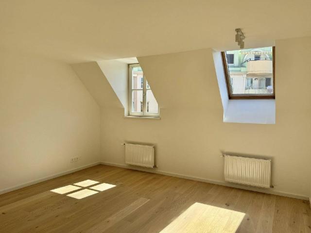Wohnen über den Dächern! Dachmaisonette mit Terrasse beim Schlossquadrat