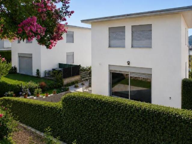Wunderschöner Privatgarten, grosser Balkon, moderne Zimmer an ruhiger Lage und ohne Nebenkosten