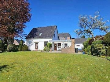 Wunderschönes, charmantes EFH mit 1.200 m² Grundstück, Garage + Nebengebäude. 0 % Käuferprovision!
