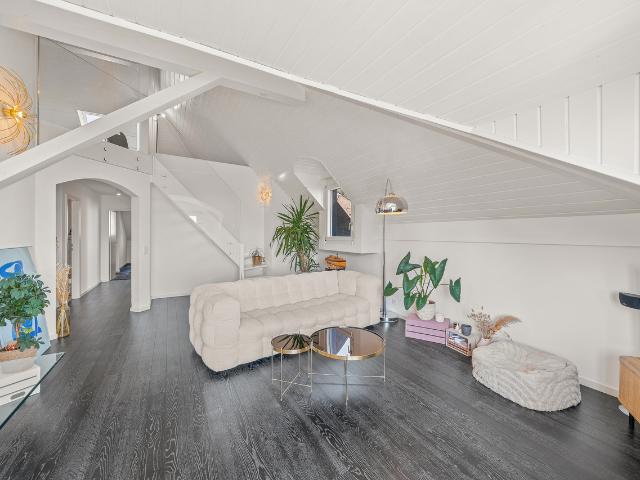 Wunderschönes Duplex mit Komfort, Seeblick und erstklassiger Lage