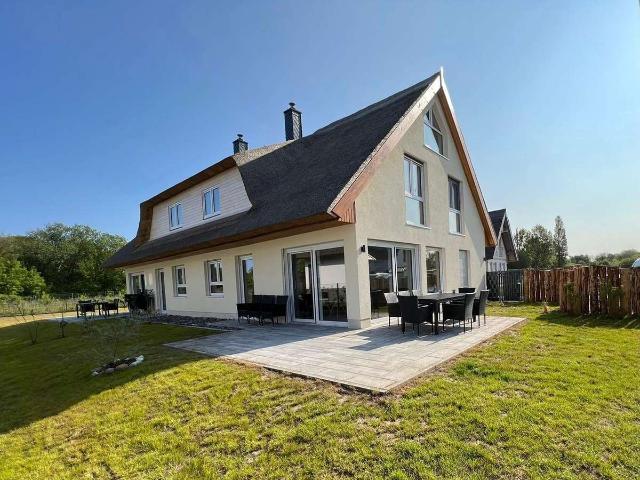 Wunderschönes exlusives Doppelferienhaus in sehr guter Lage von Glowe mit teilweisen Ostseeblick