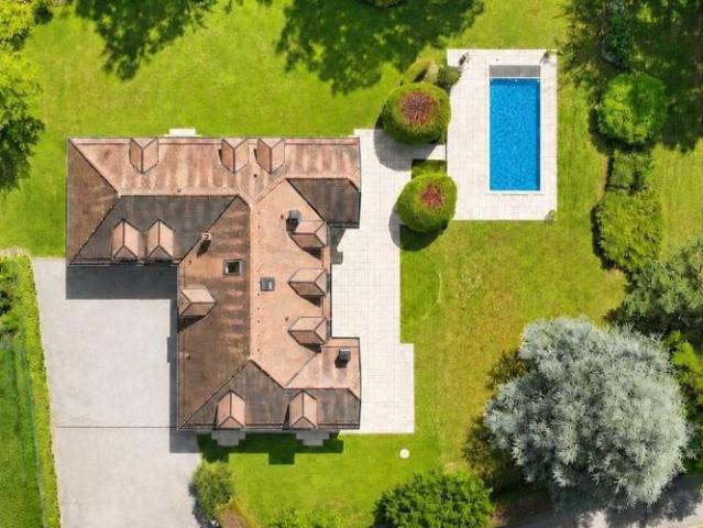 Wunderschönes Familienanwesen mit Pool und grosser Parzelle