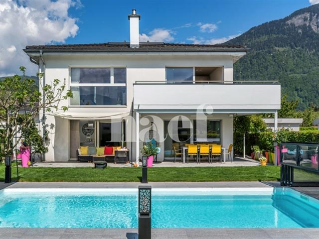 Prächtiges freistehendes Haus mit 6,5 Zimmern, eigenständigem Studio und Außenbad zum Verkauf in Bex
