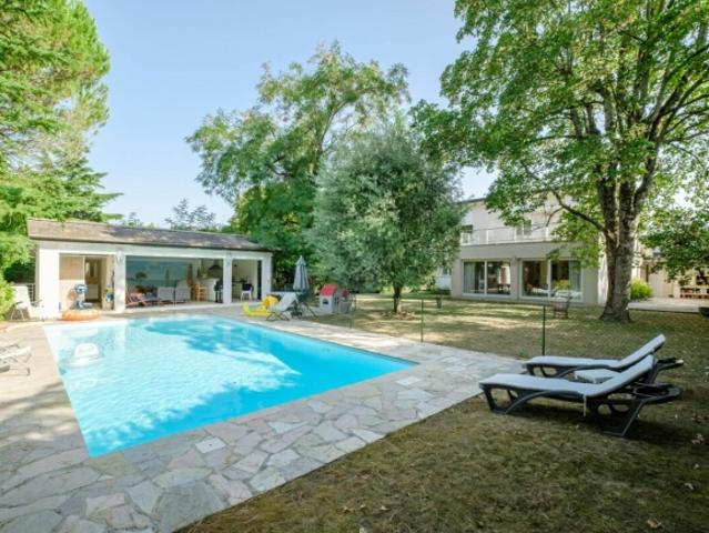Wunderschönes freistehendes Haus mit Schwimmbad in Corsier
