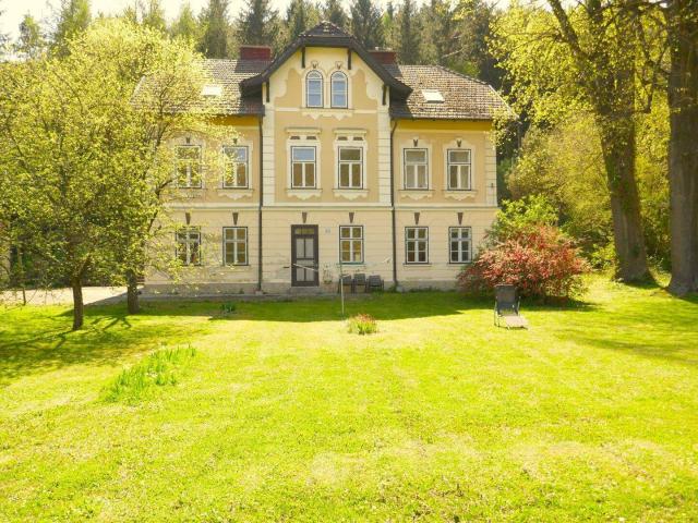 Wunderschönes Grundstück mit kleinem Zinshaus im Ortskern von Weissenbach an der Triesting!