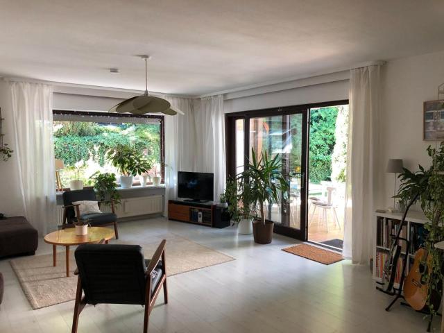 Wunderschönes Haus 345 qm zwei Wohnungen Waldrand OF Bieber