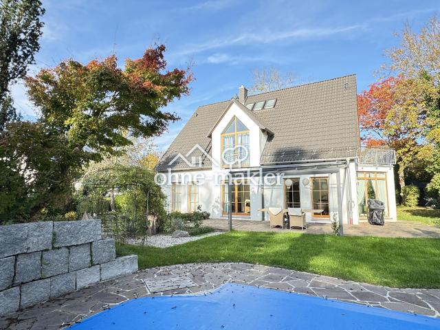 Wunderschönes Haus mit Pool und Sauna teilmöbeliert