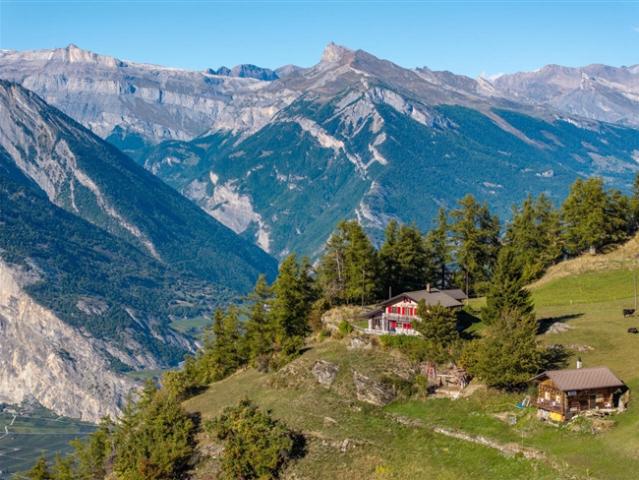 Wunderschönes Holz und Steinhaus in aussergewöhnlicher Lage