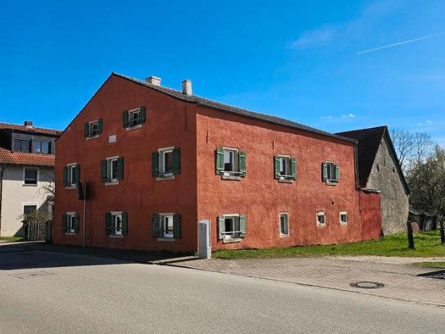 Wunderschönes Jurahaus mit Gehöft und Garten