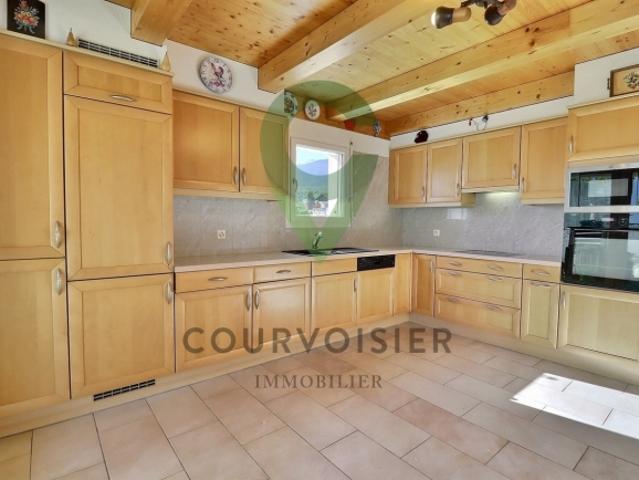 Wunderschönes Penthouse in einer renovierten Eigentumswohnung mit Blick auf die Alpen