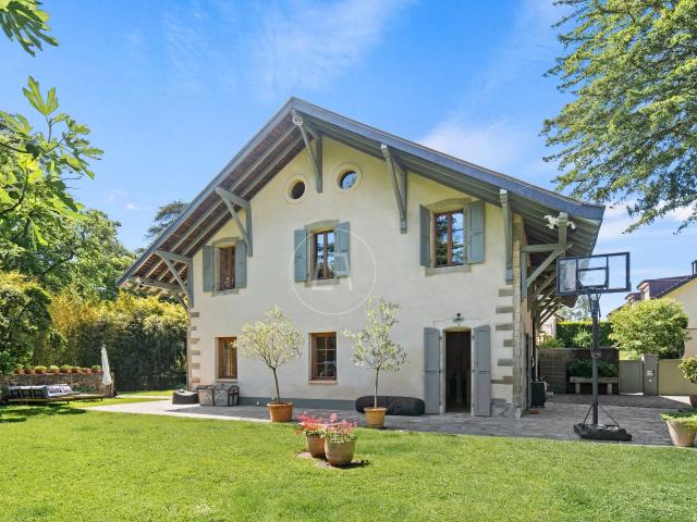 Wunderschönes renoviertes Bauernhaus liegt im Süden von Genthod GE