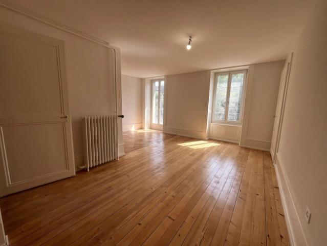 Wunderschönes renoviertes 3.5 Zimmer Apartment mit Balkon und Garten in Yverdon les Bains