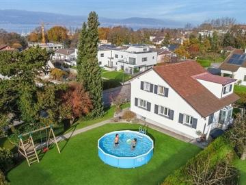 Wunderschönes, sorgfältig renoviertes Grundstück und großer Garten mit Bäumen
