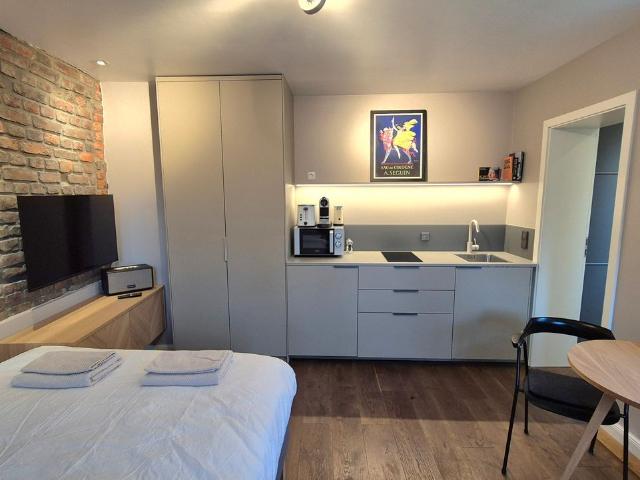 Wunderschönes und gemütliches Studio / Beautiful and Cozy Studio, Koln Amsterdam Apartments for Rent