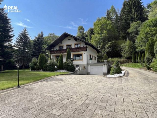 Wunderschönes Wohnhaus mit großzügiger Außenanlage und vielseitigen Nutzungsmöglichkeiten