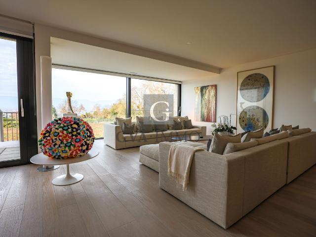 Wunderschönes zeitgenössisches Apartment mit Panoramablick auf die Landschaft
