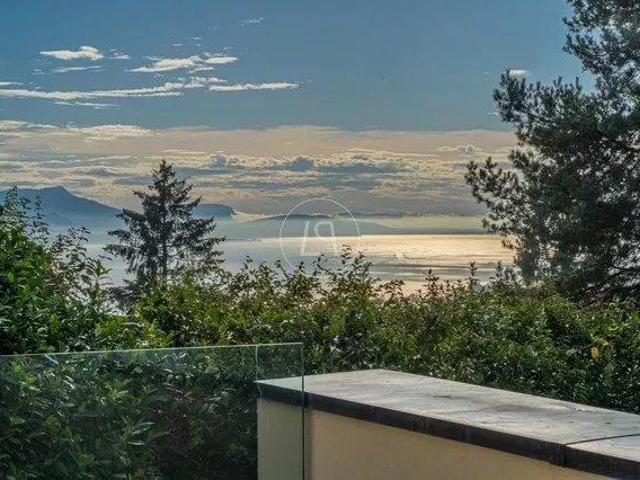 Wunderschönes zeitgenössisches Stadthaus in Lausanne gelegen
