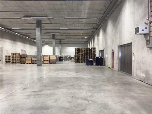 Wunderschönes 1.000 m² großes Logistikdepot mit Entladerampen